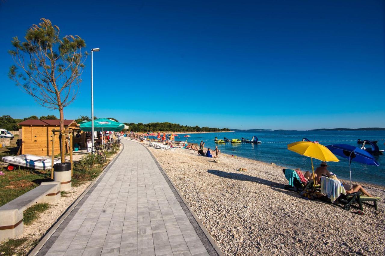 Teuta Apartments - A Beach And A Sea View Peroj Eksteriør bilde