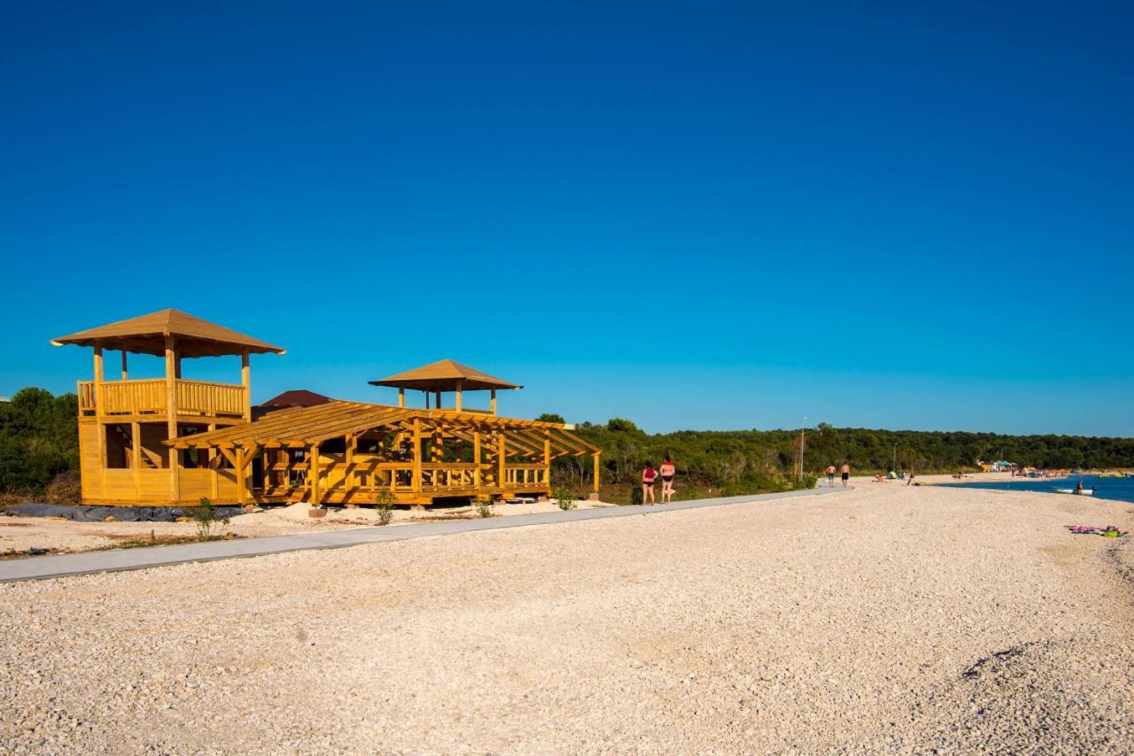 Teuta Apartments - A Beach And A Sea View Peroj Eksteriør bilde