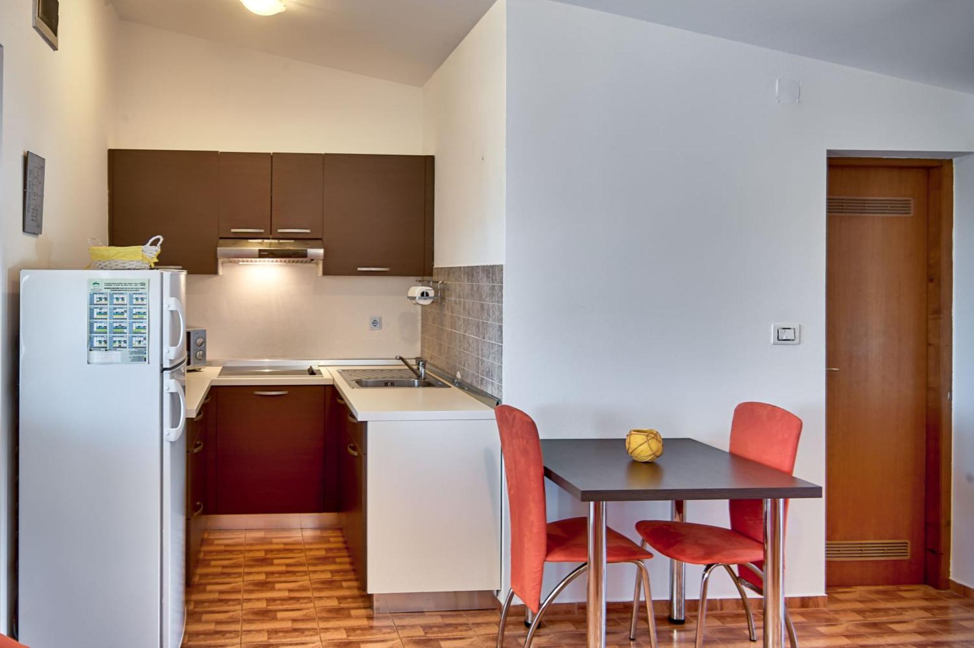 Teuta Apartments - A Beach And A Sea View Peroj Eksteriør bilde