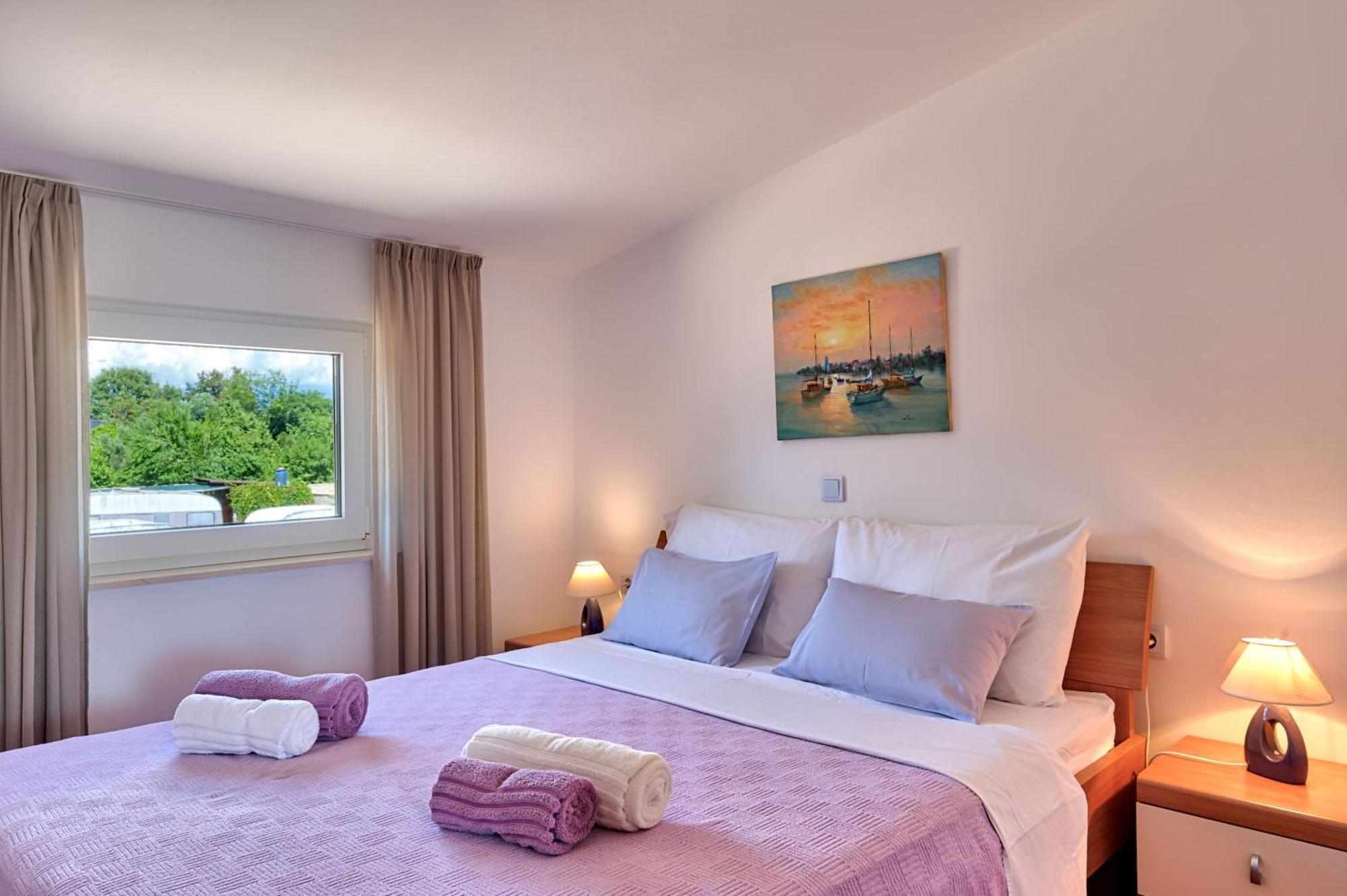 Teuta Apartments - A Beach And A Sea View Peroj Eksteriør bilde