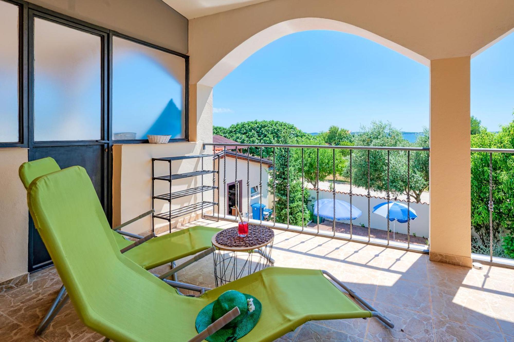Teuta Apartments - A Beach And A Sea View Peroj Eksteriør bilde