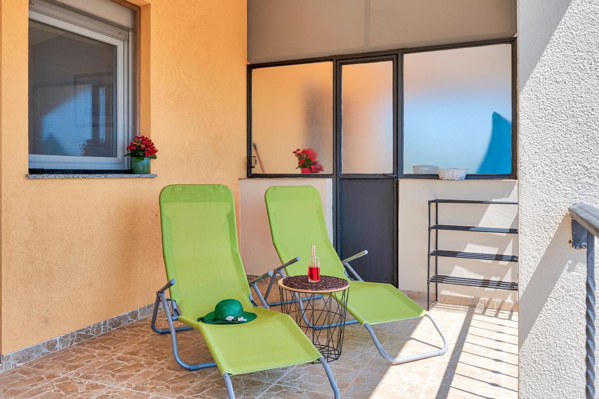 Teuta Apartments - A Beach And A Sea View Peroj Eksteriør bilde