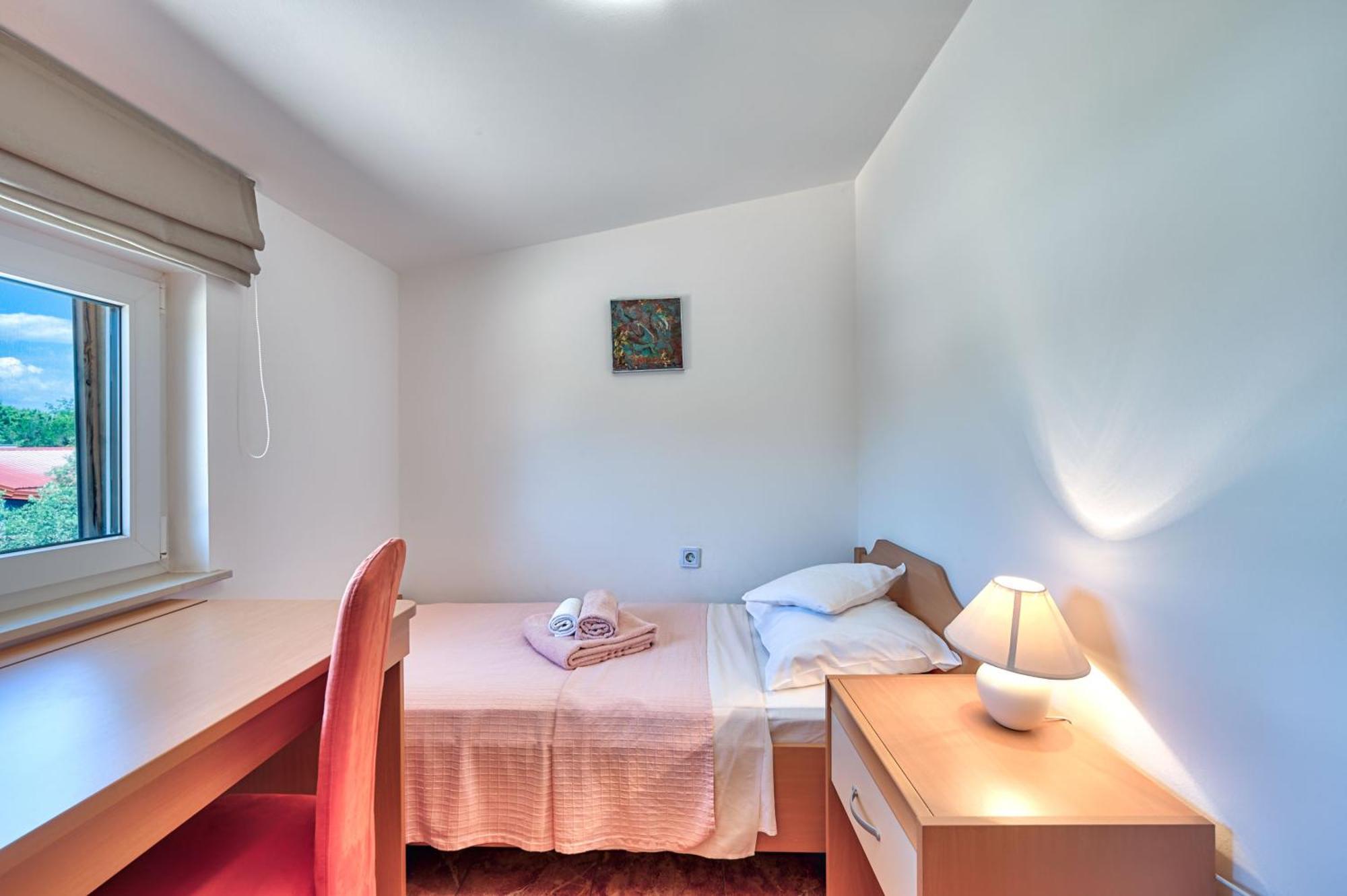 Teuta Apartments - A Beach And A Sea View Peroj Eksteriør bilde