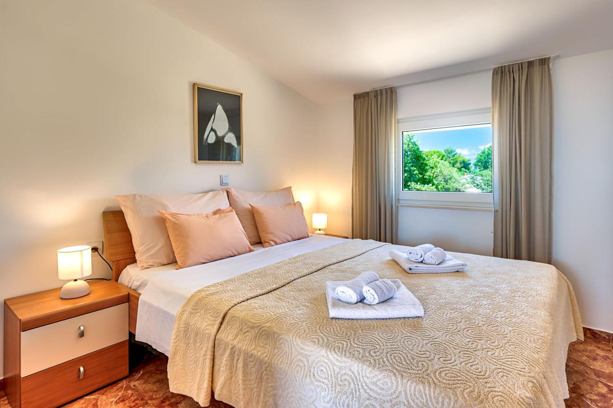 Teuta Apartments - A Beach And A Sea View Peroj Eksteriør bilde