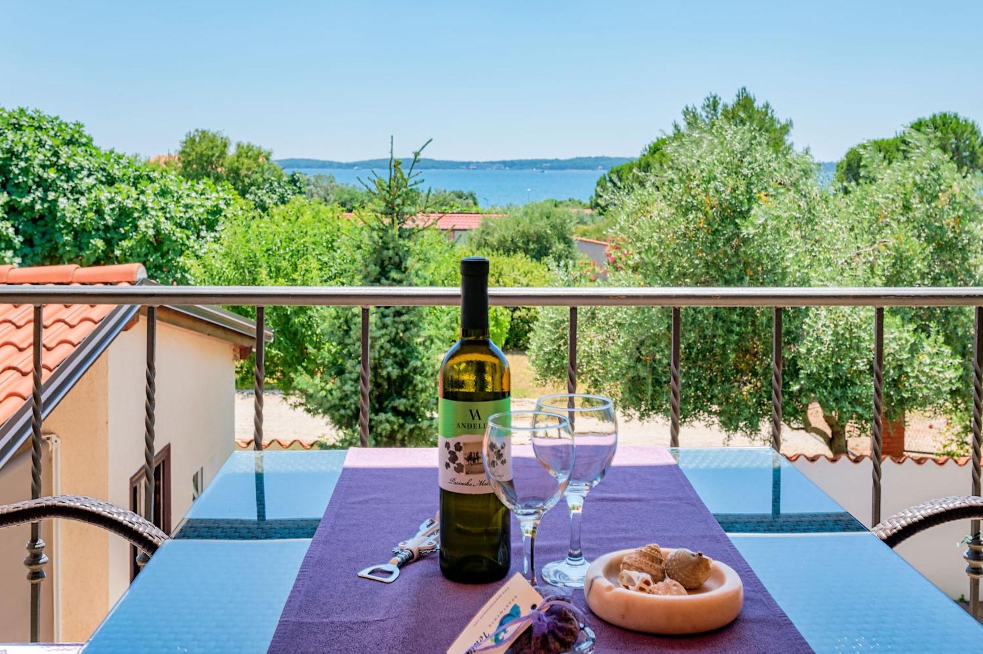 Teuta Apartments - A Beach And A Sea View Peroj Eksteriør bilde